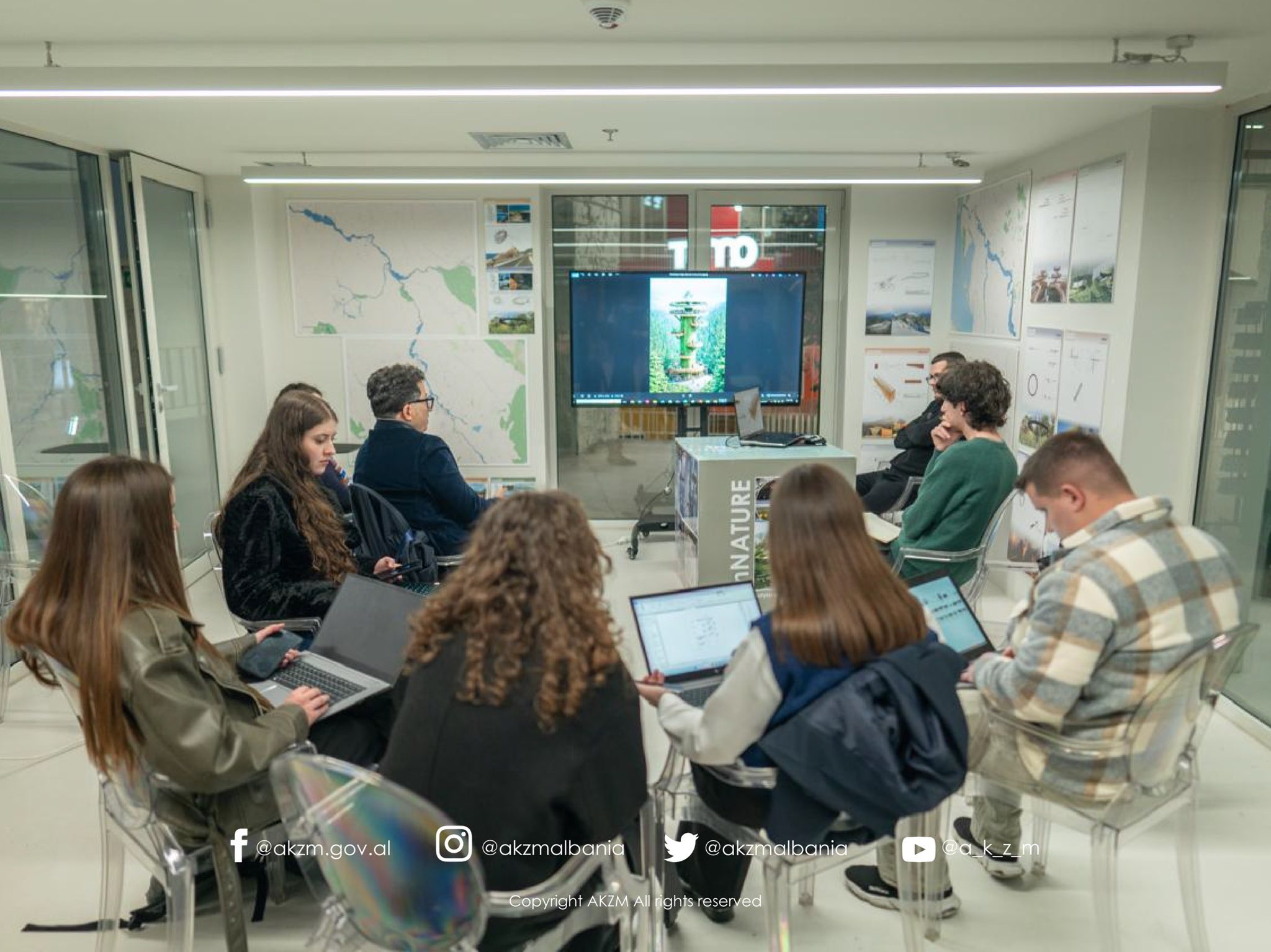 Takim informues mbi Konkursin Kombëtar “Kullat e Vrojtimit – Inteligjenca Natyrale, Artificiale & Kolektive”