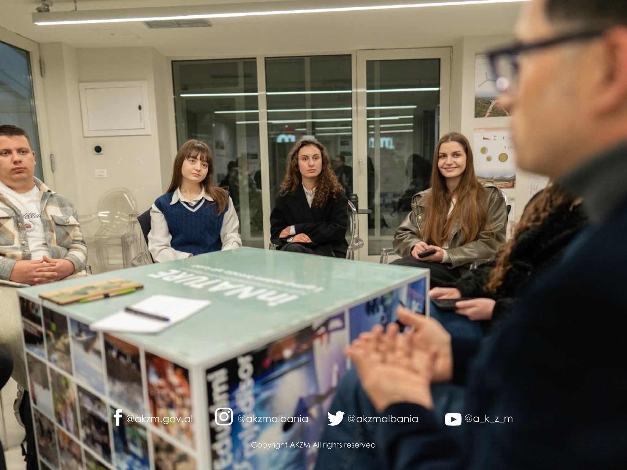 Takim informues mbi Konkursin Kombëtar “Kullat e Vrojtimit – Inteligjenca Natyrale, Artificiale & Kolektive”